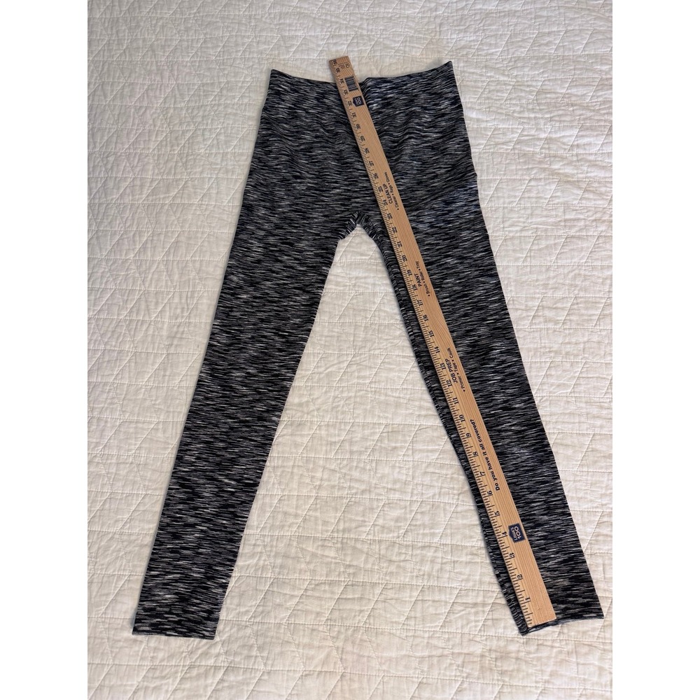 Flutter and kick maternity leggings like new, one size fits all - Picture 2 of 4